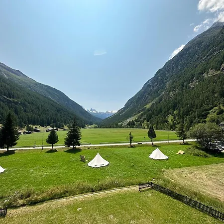 Mountain Majesty With Stunning Views *