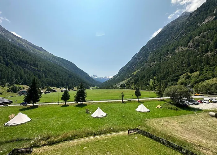 Mountain Majesty With Stunning Views *