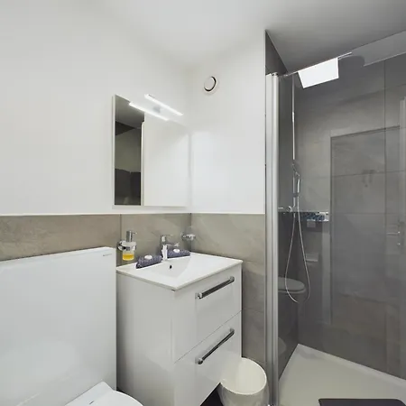 Mountain Majesty With Stunning Views