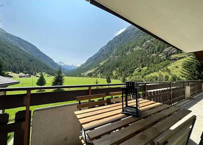 Mountain Majesty With Stunning Views Lägenhet